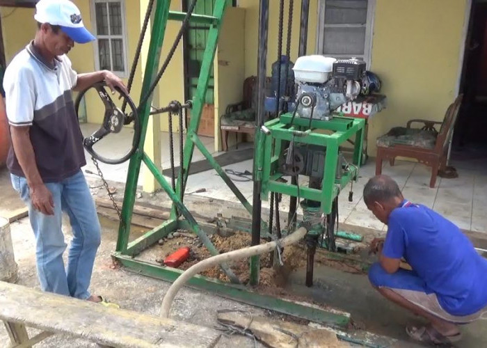 Kemarau, Tukang Sumur Bor di Bengkulu Banjir Pesanan