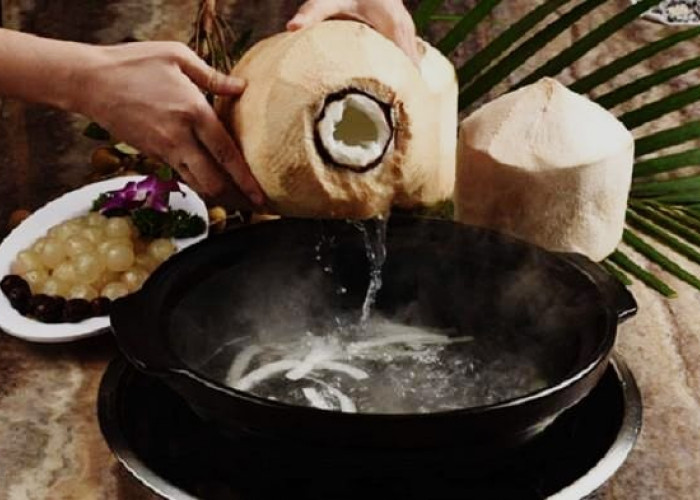 5 Manfaat Memasak Menggunakan Air Kelapa, Bikin Makanan Jadi Lebih Lezat dan Wangi