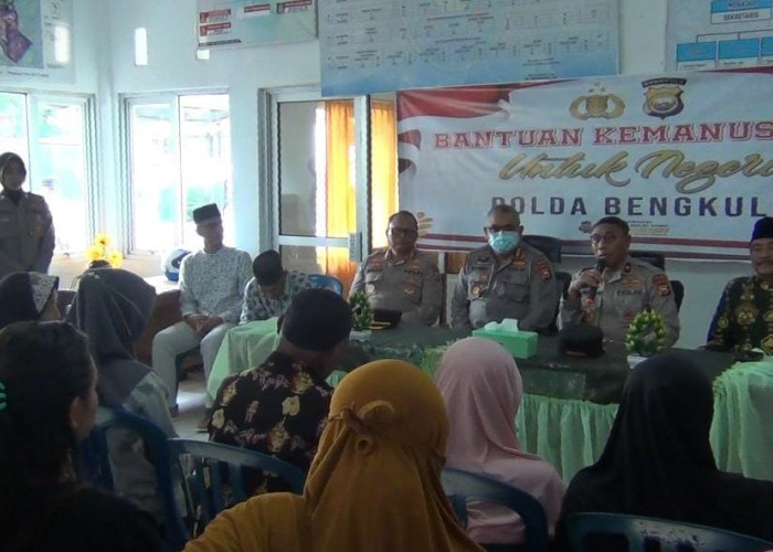 Polda Bengkulu Salurkan 120 Paket Sembako di Malabero