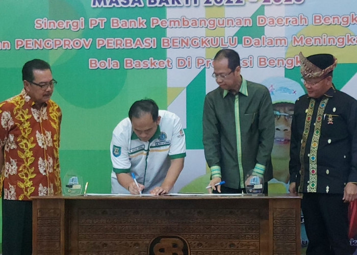 Disaksikan Pangeran dan Sri Sultan, Dirut Bank Bengkulu Jadi Bapak Asuh Pengprov Perbasi