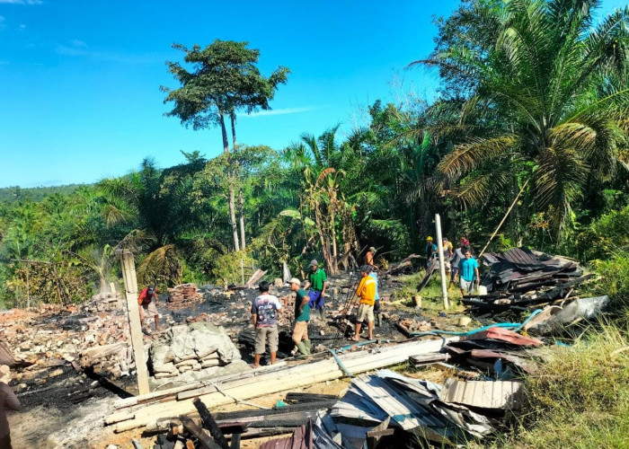 Rumah Ludes Terbakar Saat Antar Anak Sekolah