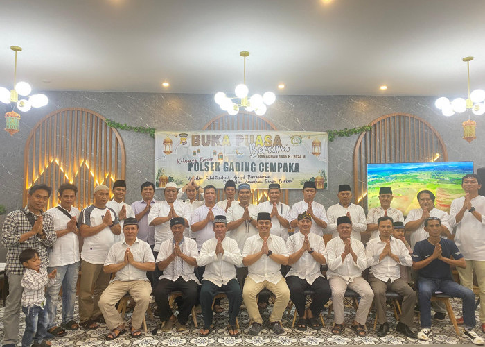 Eratkan Silaturahmi, Kapolsek Gading Cempaka Gelar Buka Bersama dengan Seluruh Keluarga Besar Personil Polsek 