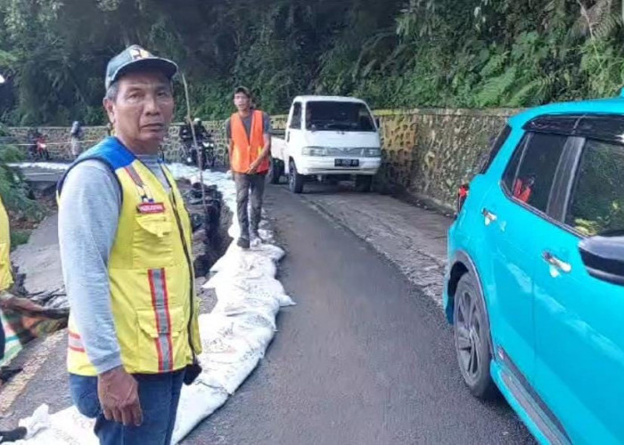 Jalan Liku Sembilan Amblas, Petugas Lakukan Sistem Buka Tutup Jalur 