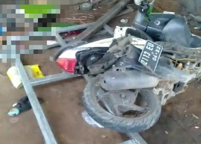 Laka Tunggal Meninggal Dunia, Motor Matic Terbang Hantam Trotoar dan Mendarat di Bengkel Las