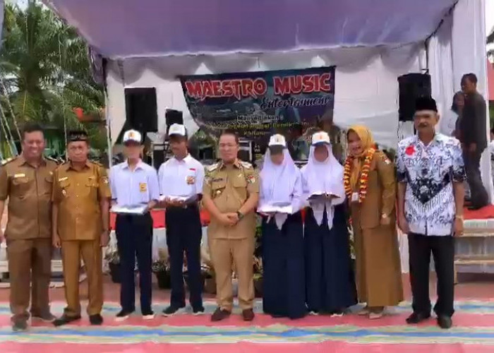 Marak Pungutan Sekolah, Kabupaten Ini Justru Bagikan 6.000  Seragam Sekolah Gratis