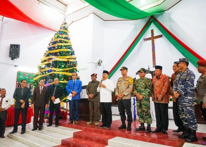 Gunakan Bus, Gubernur, Kapolda dan Danrem Kunjungi Gereja HKBP