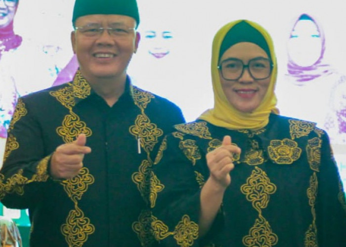 Gubernur dan Ketua TP PKK Provinsi Bengkulu Terima Penghargaan Manggala Karya Kencana dari BKKBN