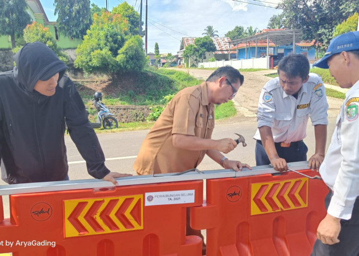 Barrier Simpang Camat Seluma Malah Dibongkar OTD