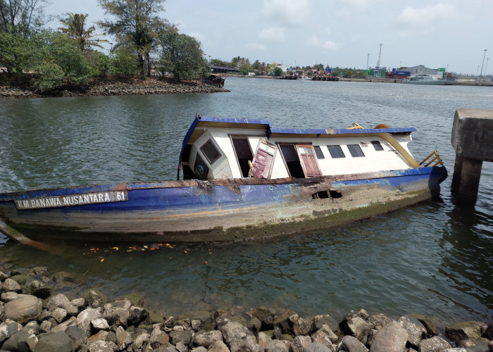 Sangat Disayangkan, Dua Kapal Hibah Kemenhub Terlantar Hancur dan Nyaris Tenggelam