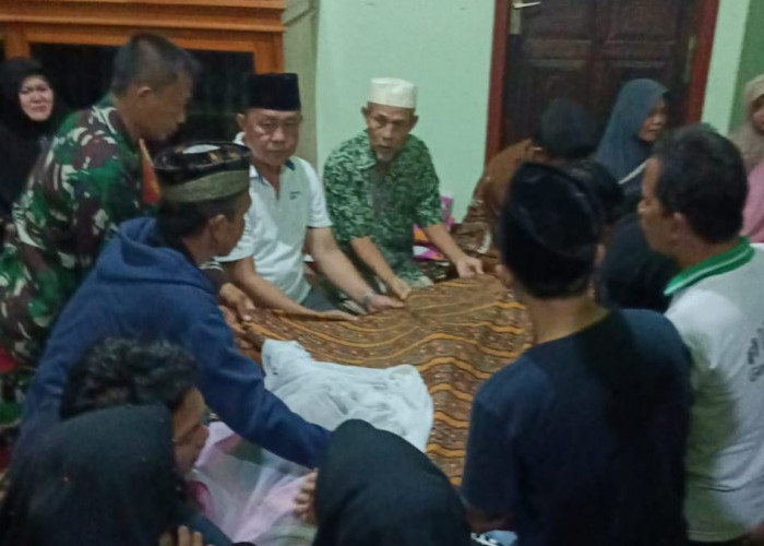 Innalillahi Wainna Ilaihi Rojiun, Putra Mantan Dewan Seluma Tersengat Listrik Saat Panen Sawit