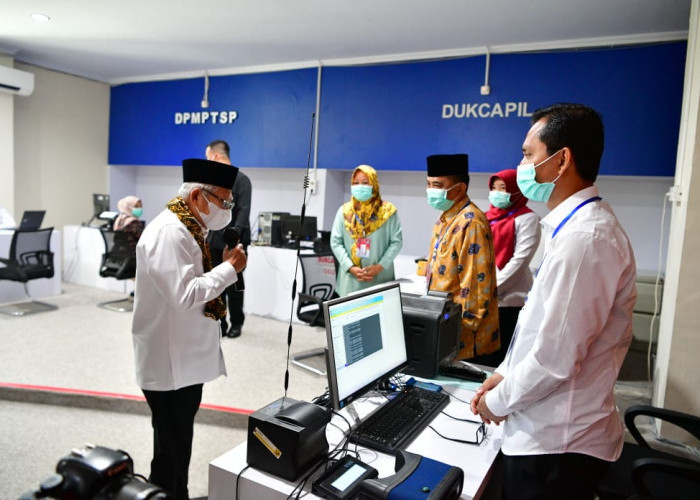 Didampingi Gubernur, Wapres Ma'ruf Amin Cek Pelayanan di Gerai  MPP Bengkulu Tengah