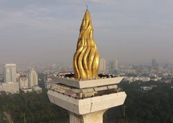 Tahukah Kamu Sebagian Emas di Puncak Tugu Monas Itu Asalnya Dari Bengkulu Lho!