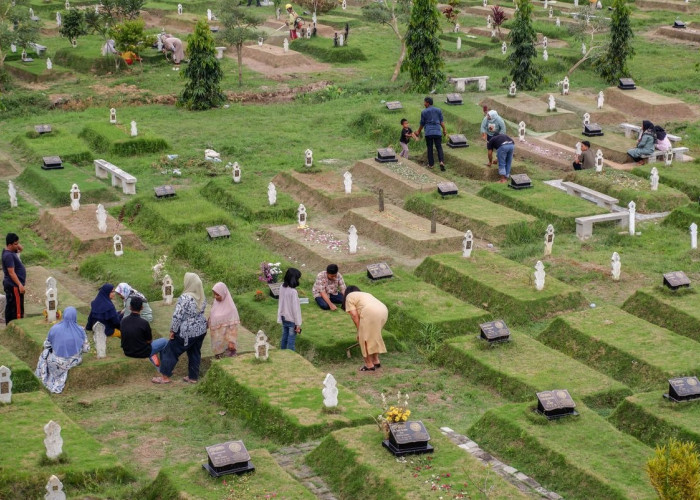 Ketika Ziarah Kubur, Orang Sudah Meninggal akan Mendengar Perkataan Orang yang Datang