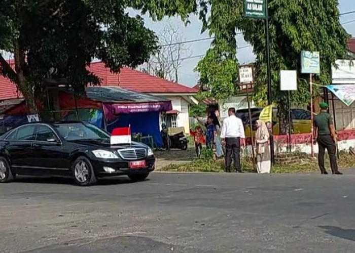 Presiden Joko Widodo dan Ibu Iriana Tiba di Bumi Rafflesia