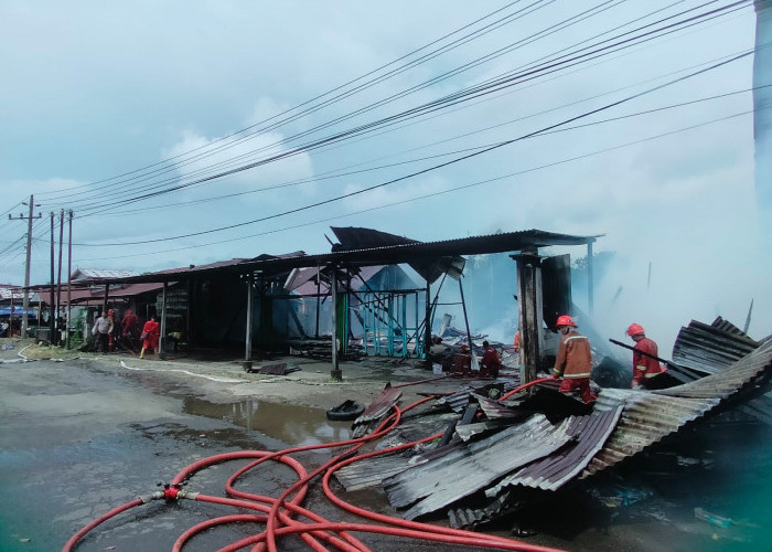 MINGGU MEMBARA, 1 Unit Mobil Terbakar, Kerugian Rp 600 Juta, Salon Kecantikan Selamat