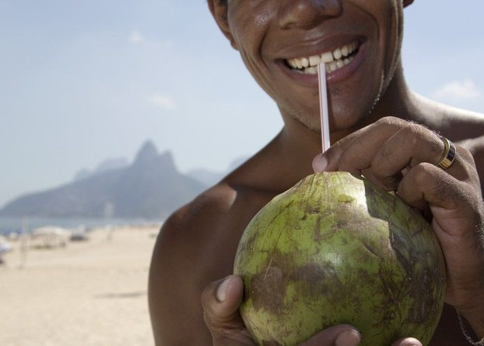 Bisa Bikin Subur, Ini 6 Manfaat Air Kelapa Muda untuk Pria 