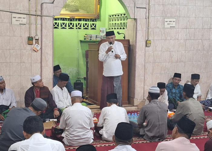 Pimpin Tarling Pemkab Benteng, Sekkab Rachmat Riyanto Ajak Warga sholat Ied di Pendopo