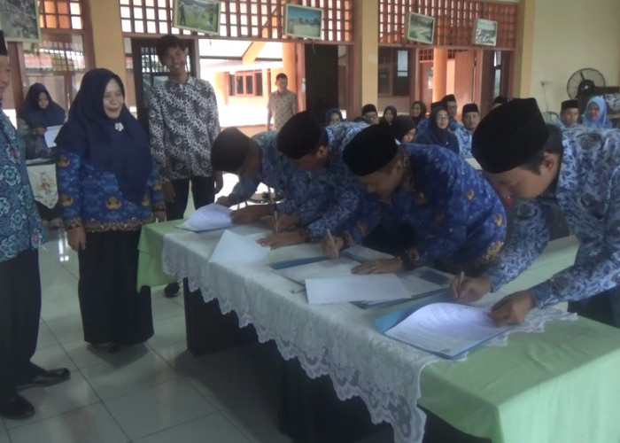 Perjanjian Kerja Pejabat Eselon Dinas ESDM Provinsi. Berlaku 1 Tahun, Setiap Pejabat Ada Target 