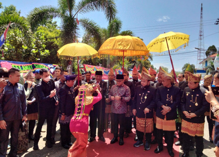 Disambut Dol dan Pantun, MenPANRB Berbagi Pengalaman pada Pejabat Bengkulu