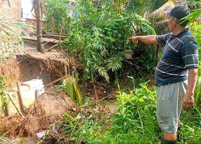 Tiga Rumah di Seluma Nyaris Hanyut Disapu Air Sungai Masat yang Meluap 