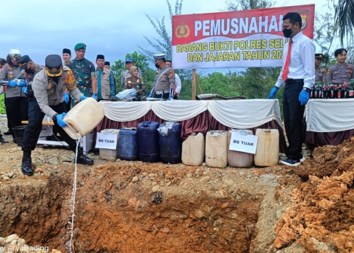 Ratusan Botol Minuman dan Pil Bikin Mabuk Dimusnahkan