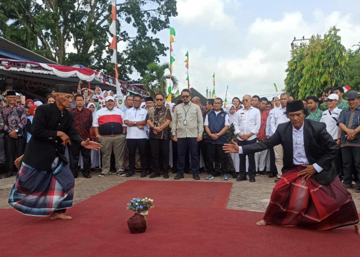 Disambut Tari Adat, KPK: Bengkulu Selatan Spektakuler 