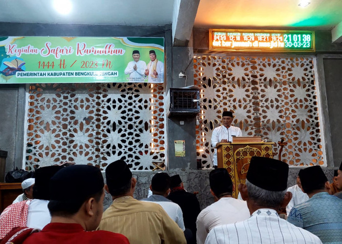 Tarling Perdana, Pj Bupati Bengkulu Tengah Sholat di Desa Taba Pasmah