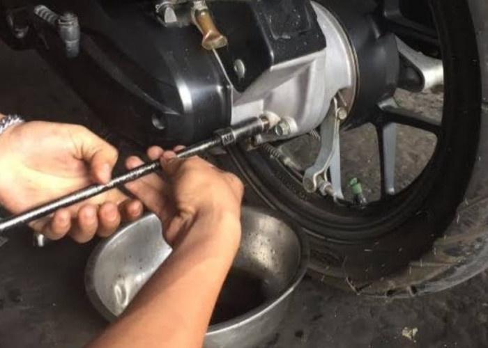 Semua Pemilik Motor Matic Perlu Tahu, Ini 7 Langkah Mudah Ganti Oli di Rumah