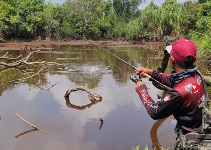 Tidak Bercanda, Ini Doa yang Dianjurkan saat Mancing Ikan, Apapun Umpannya InsyaAllah Strike