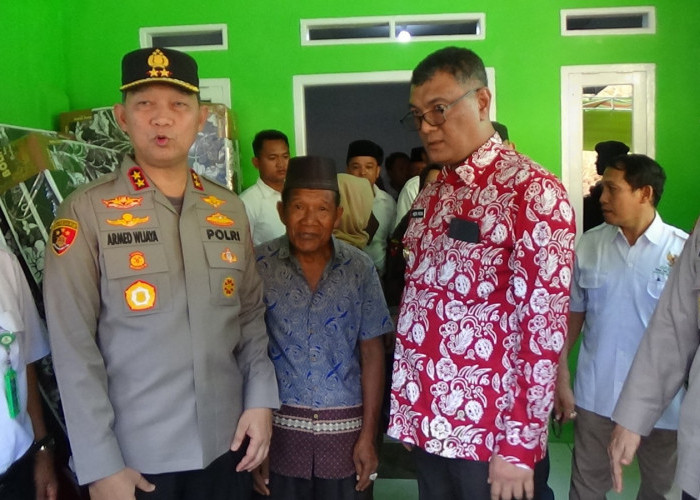 Kapolda Serahkan Rumah Hasil Program Bedah Rumah kepada Warga Bengkulu Tengah