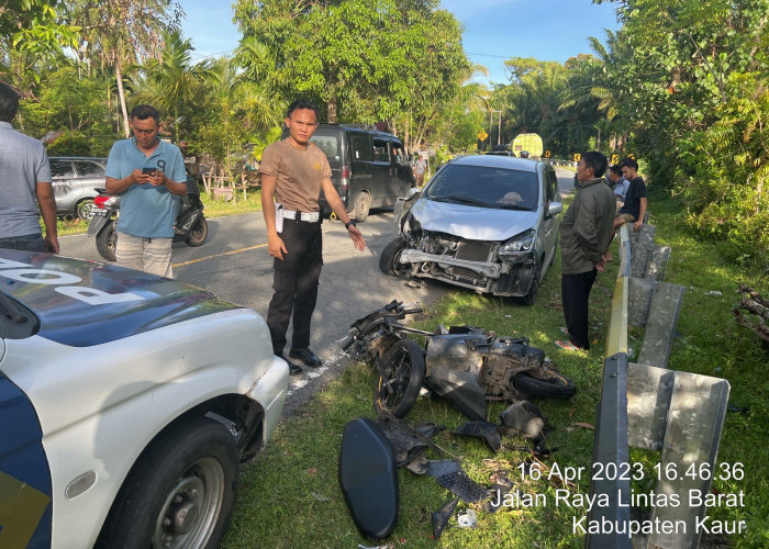 Pakai Motor Bersama Istri dan Cucu, Pria Ini Meninggal Dunia Setelah Bersenggolan Dengan Mobil