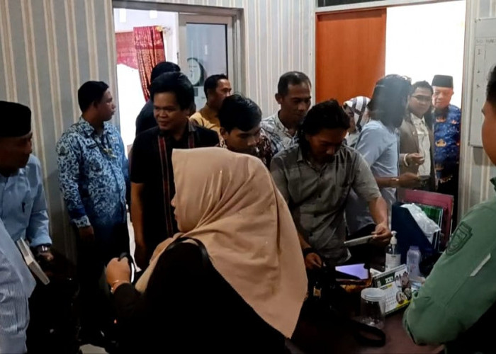 Minta Dilantik, Calon Kades Bersama Pengacara Datangi Kantor Bupati dan DPRD 