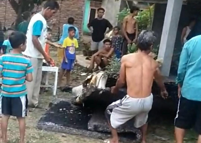 Diduga Laptop Meledak, Rumah Warga Bengkulu Tengah Nyaris Ludes