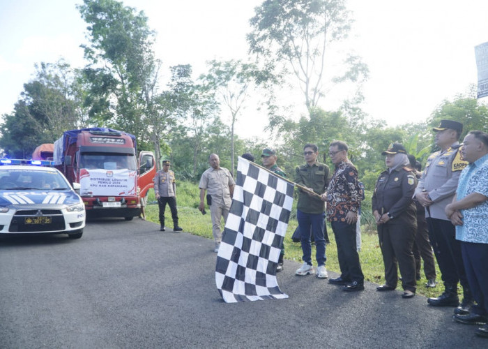 Berkah Hajatan Pemilu, Sopir Truck Kebanjiran Order Pengangkutan Logistik 