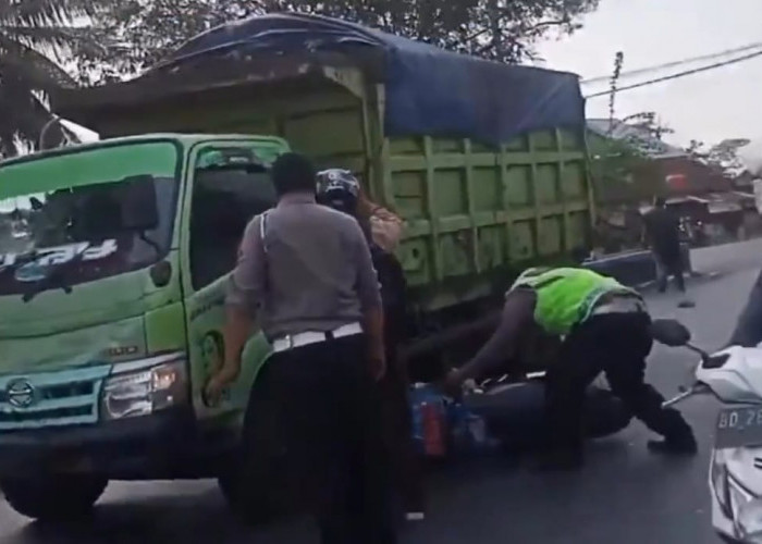 Tabrakan Dengan Truk Pengangkut Batu Bara, ASN Benteng Terseret Hingga Pingsan dan Luka Berat 