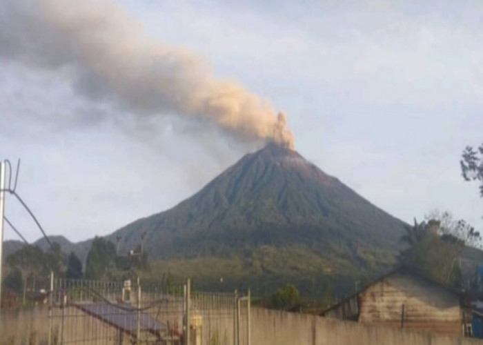 Catatan Gunung Kerinci Erupsi Sejak Tahun 1838. Sebelumnya 11 Januari juga Erupsi