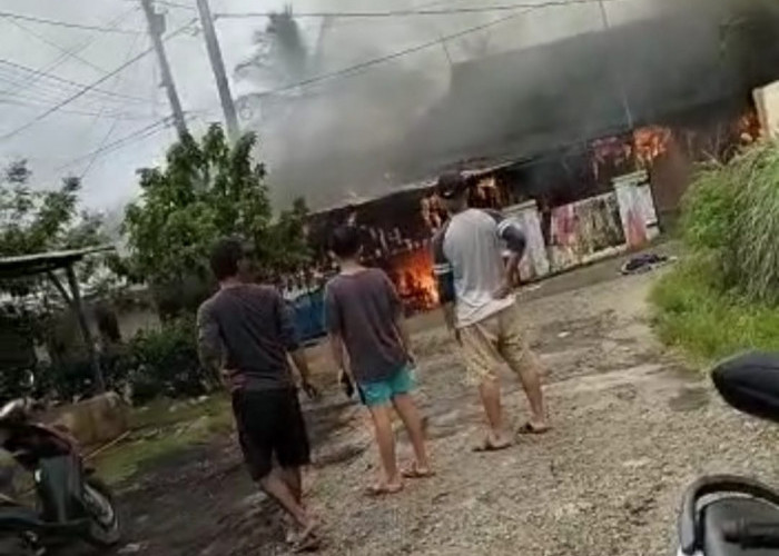 Rumah Bedengan Warga Air sebakul Ludes Terbakar