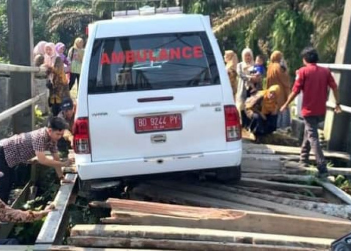 Nakes Histeris, Ambulans Puskesmas Nyaris Terjun ke Sungai