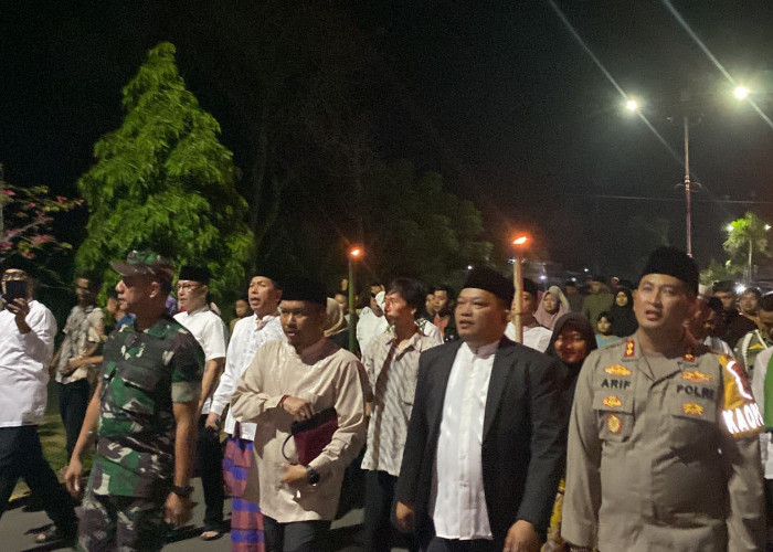 Bupati Seluma Bersama Forkopimda Ikut Pawai Obor dan Takbir Keliling, Ribuan Warga Tumpah ke Jalan