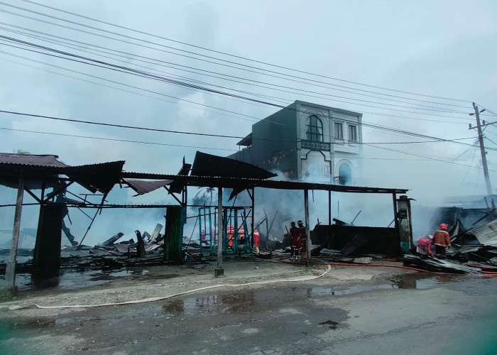 Ruko Tiga Pintu di Hibrida Ludes Terbakar