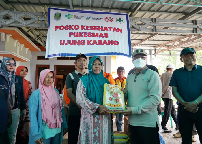 Gubernur Pantau dan Antarkan Langsung Bantuan ke Warga Terdampak Banjir 