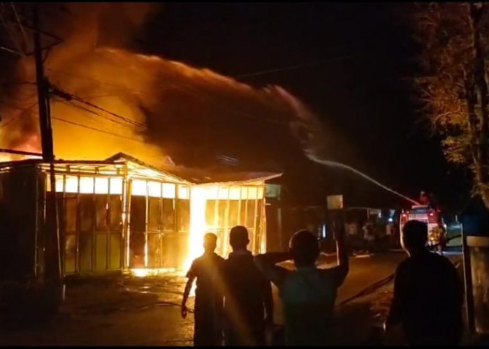 Grosir Toko Manisan di Kaur Terbakar