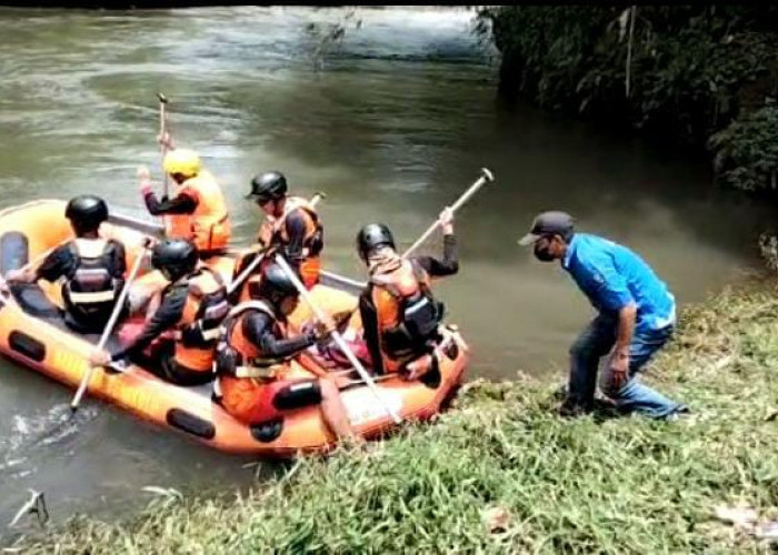 Cari Pemancing yang Hilang, Basarnas dan Warga Telusuri Sungai Musi