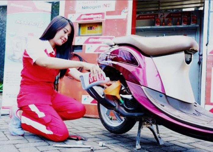 Buat para Cewek, Ini Pentingnya Mengganti Oli Motor, Ketahui Juga Kapan Waktu Ganti Oli