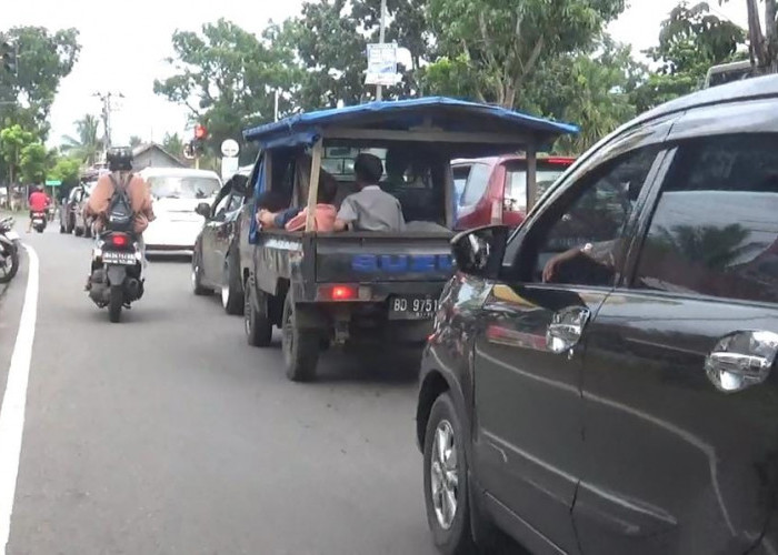 H+3 Lebaran, Kendaraan Masuk Kota Bengkulu Mulai Ramai, Banyak Ditemukan Mobil Bak Terbuka Angkut Penumpang 