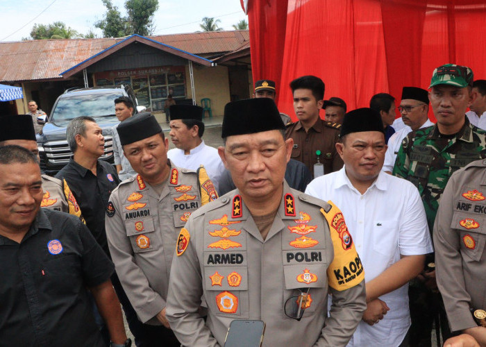 Bulan Bakti Ramadan, Ratusan Paket Sembako Kembali Dibagikan Kapolda Bengkulu ke Warga Kabupaten Seluma