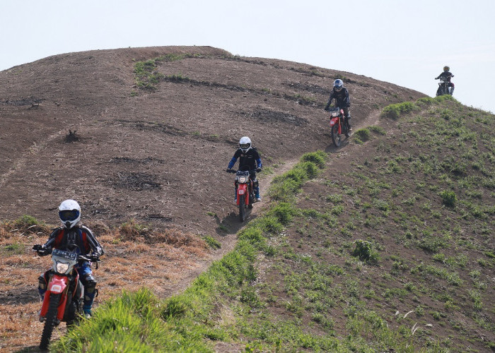 Hobi Terabasan Pakai Motor Trail, Begini Teknik Aman dan Nyaman Untuk Adventure