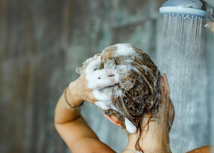 Mulai Sekarang Hindari Mandi Malam, Ini Dampak Buruknya Bagi Kesehatan