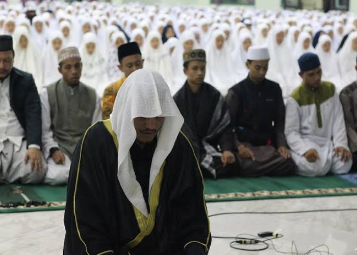 Ini 4 Keutamaan Menjadi Imam Shalat, Salah Satunya Didoakan Rasulullah SAW