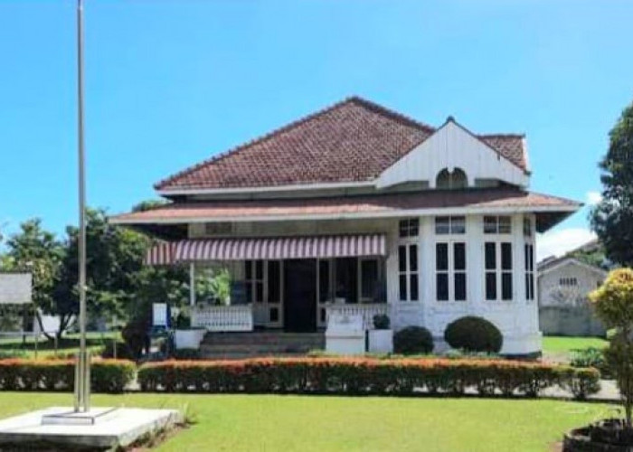 Di Rumah Ini Cinta Soekarno dan Fatmawati Bersemi, Penuh Derai Air Mata dan Pengorbanan